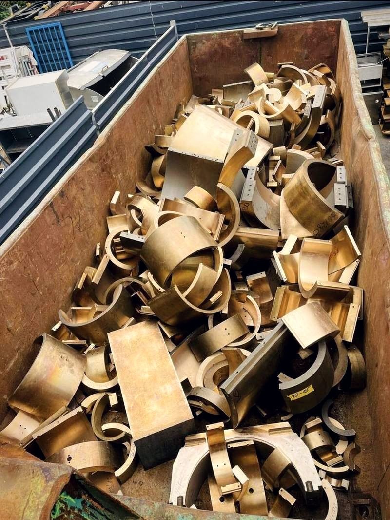 Messingschrott im Container